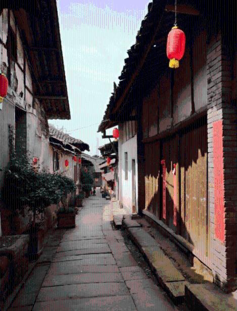 黔西南一男子在自家阳光房顶建鱼池：花费三四万，值得吗？